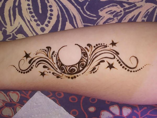 Fuentes Fantabulous Fun: Moon Design Henna Tattoo